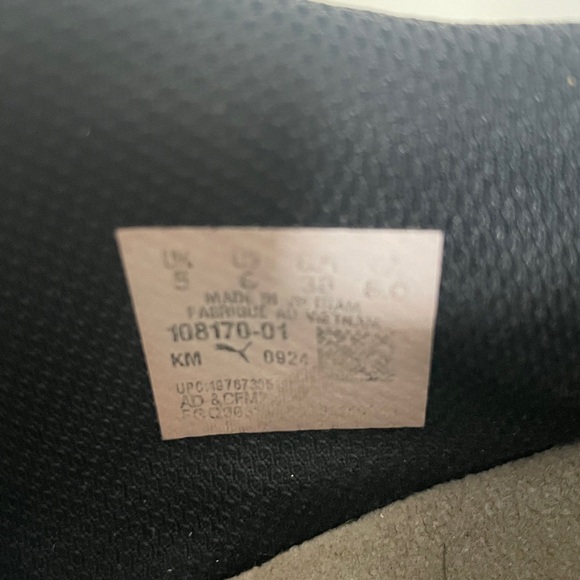 Puma White and Red Soccer Cleats- Size 6. Unisex. - Picture 8 of 9